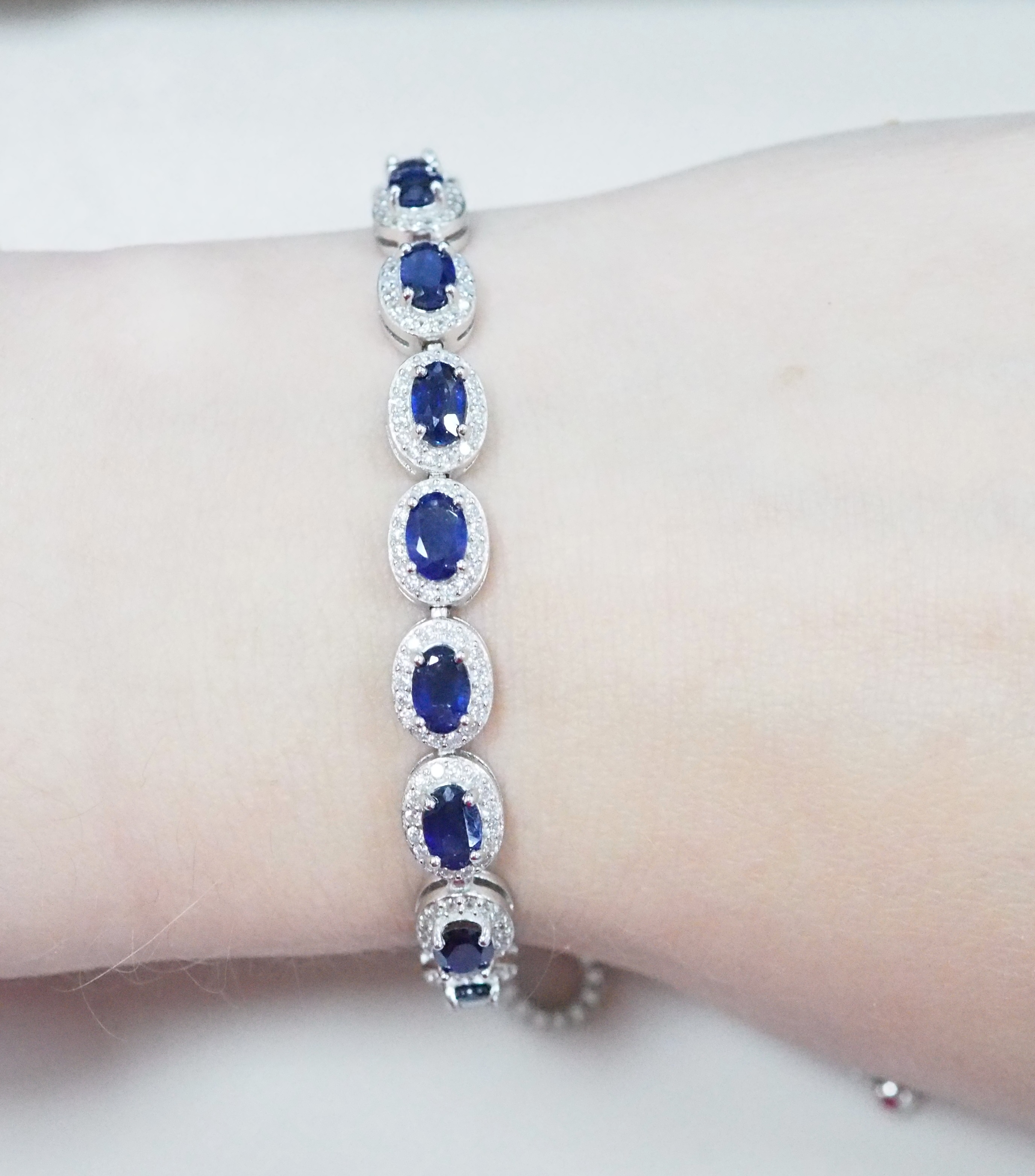 Серебряный браслет 925 пробы; вставки 11 Сапфир 6,6ct F/2; Россыпь Куб. Цирконий бесцв 1,65ct;